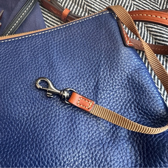 DOONEY & BOURKE lot of 3 items: purse, wallet, travel bag, wristlet, crossbody - Picture 11 of 12